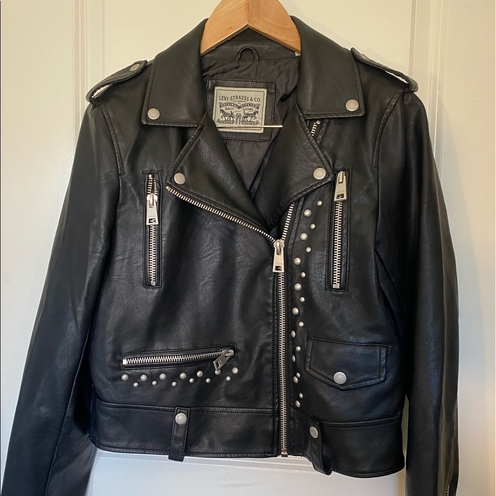 NWOT Levi’s Round studded vegan leather jacket M